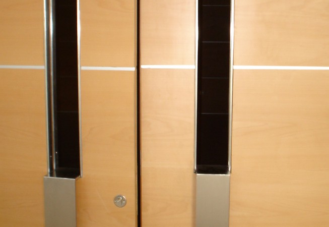 tiradores acero inoxidable puerta