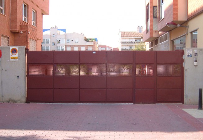 puerta urbanización